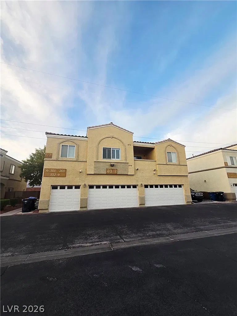 2 bed, 2.0 bath, 1010 sqft, $1,700 — Photo 1