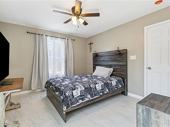 5th image of 24 Furman Cir