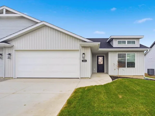 121 Hackberry Dr, Palo, IA 52324