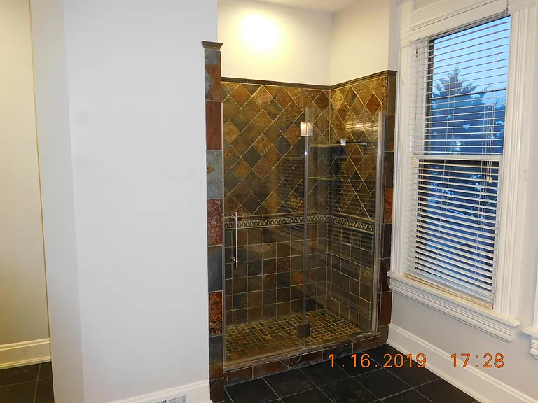 1340 Hunter Ave — Photo 13