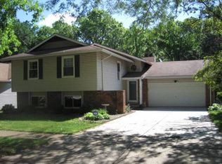 1058 Treetop Trail Dr, Ballwin, MO 63021