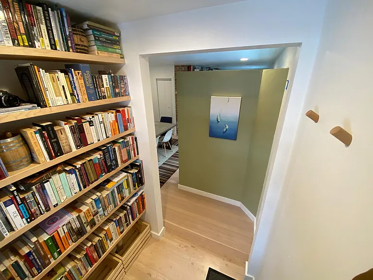 542 N Black Ave — Photo 3