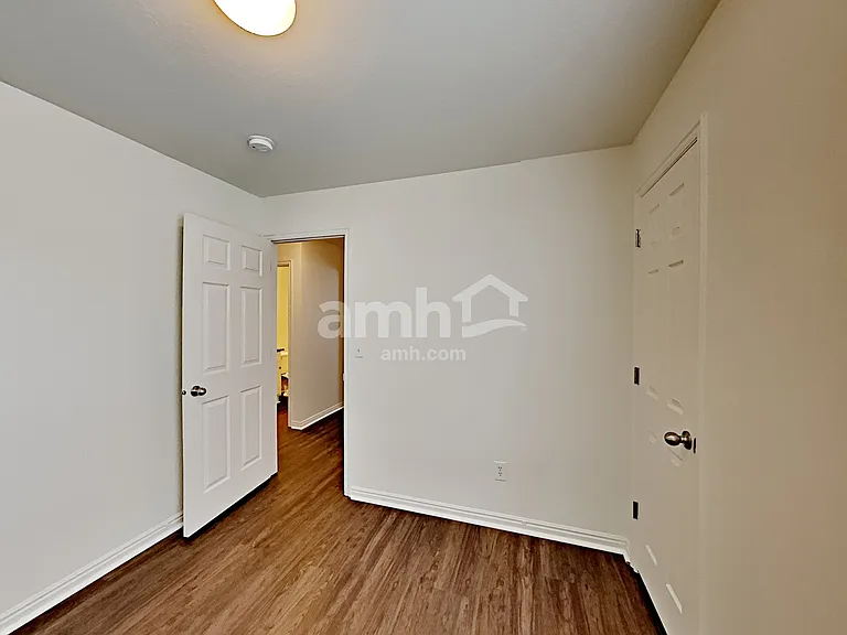 4384 N Maple Dr — Photo 17