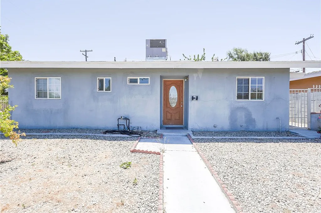 3 bed, 974 sqft, $2,650 — Photo 1