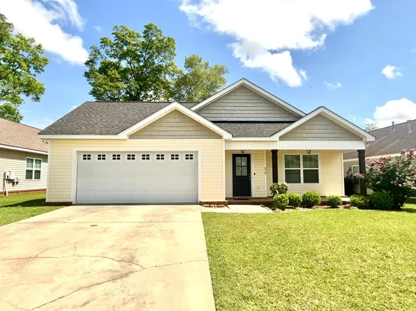 212 Jasmine Cir, Enterprise, AL 36330