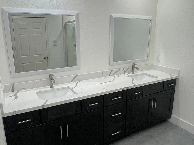 2110 Chenevert St #8 — Photo 10