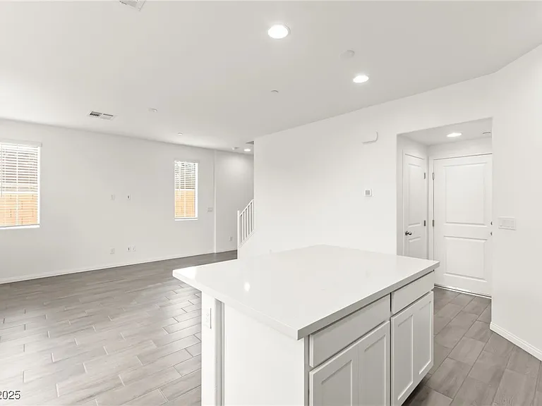 10146 Gabby Glen St — Photo 7