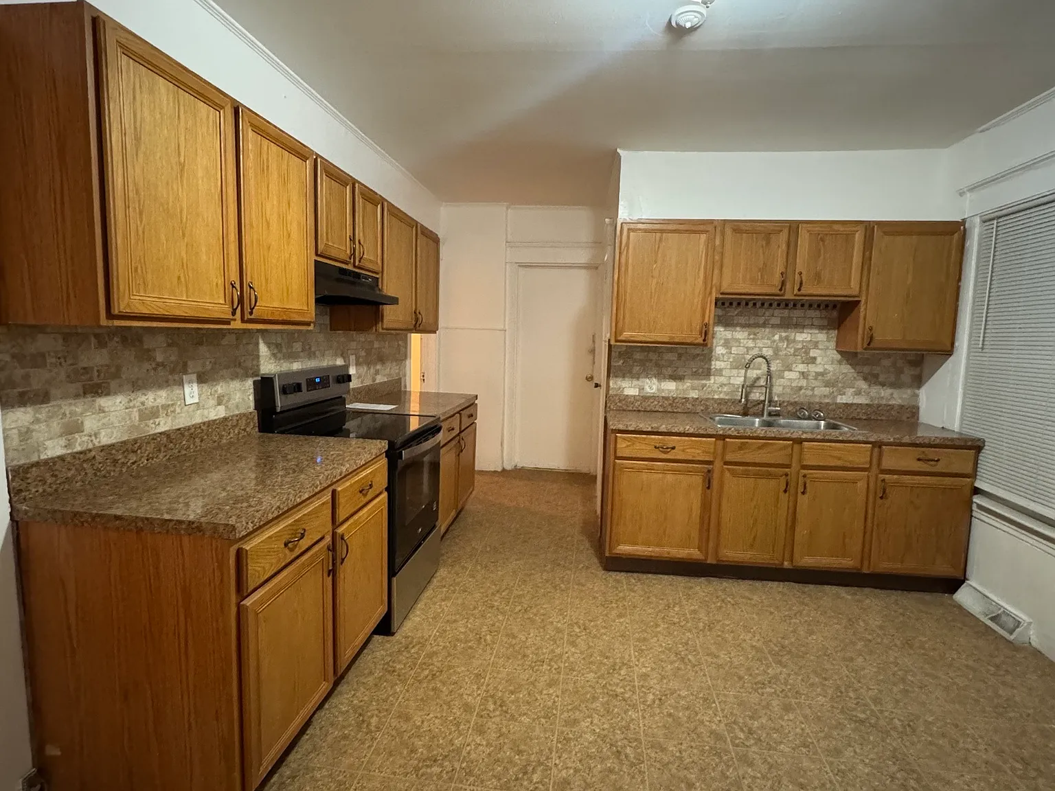 2 bed, 1.0 bath, 2244 sqft, $2,000 — Photo 2