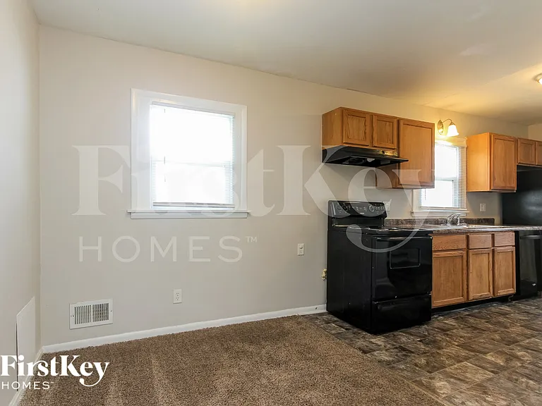 1425 Western Dr — Photo 4