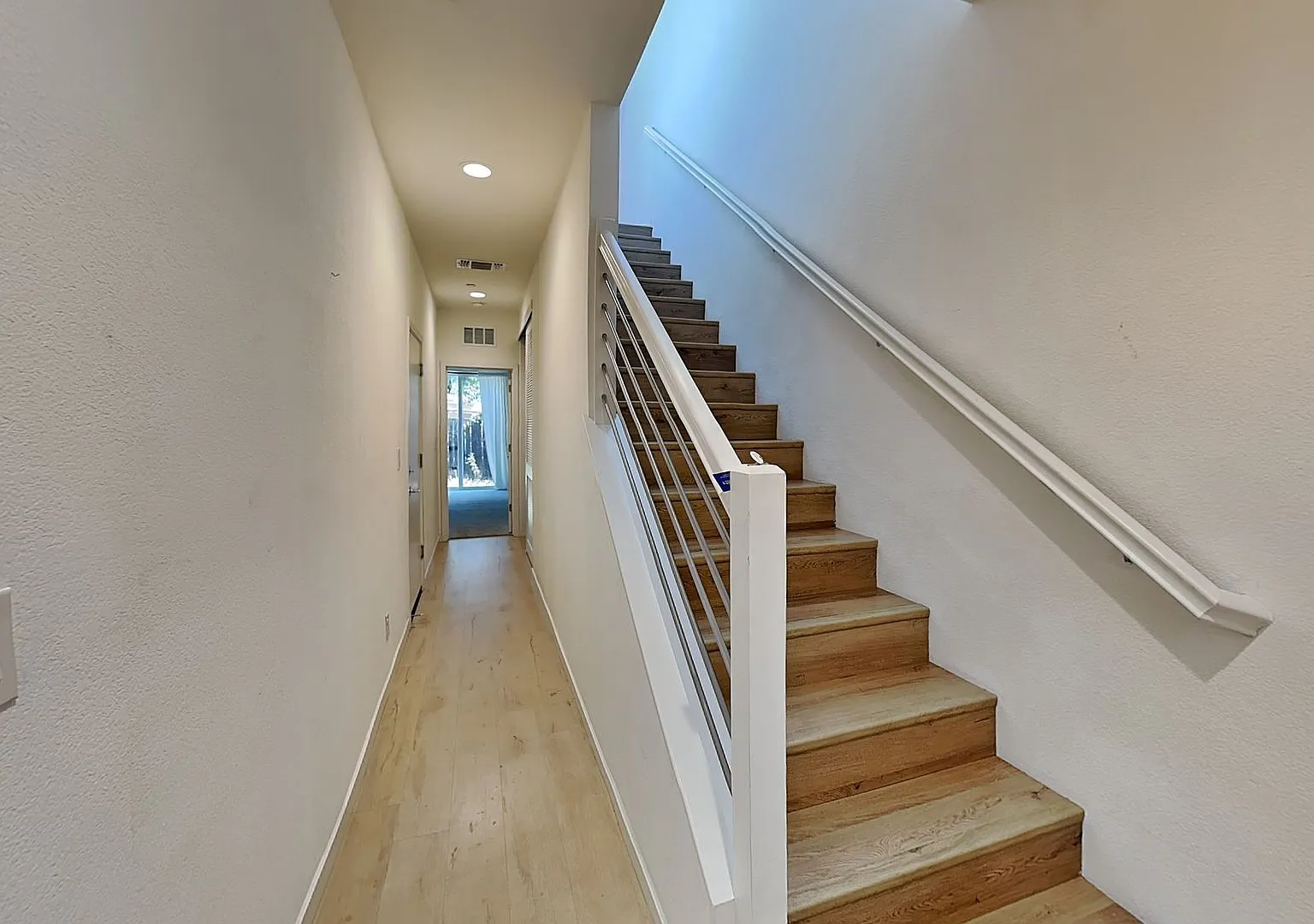 Stunning West Sac Condo — Photo 3