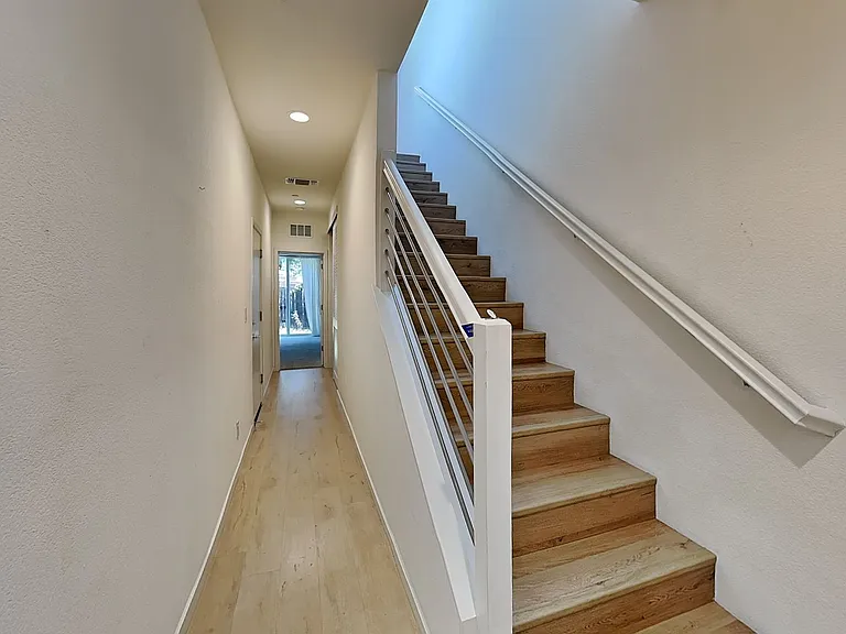 392 Midstream Ln — Photo 3