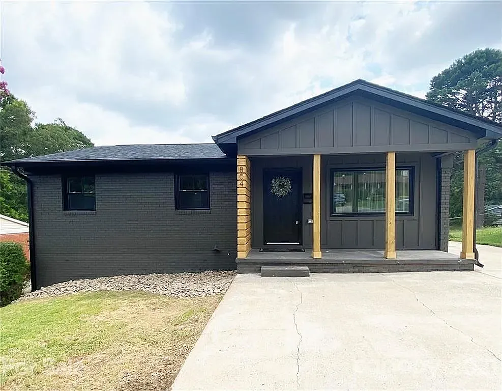 4 bed, 2028 sqft, $3,000 — Photo 1