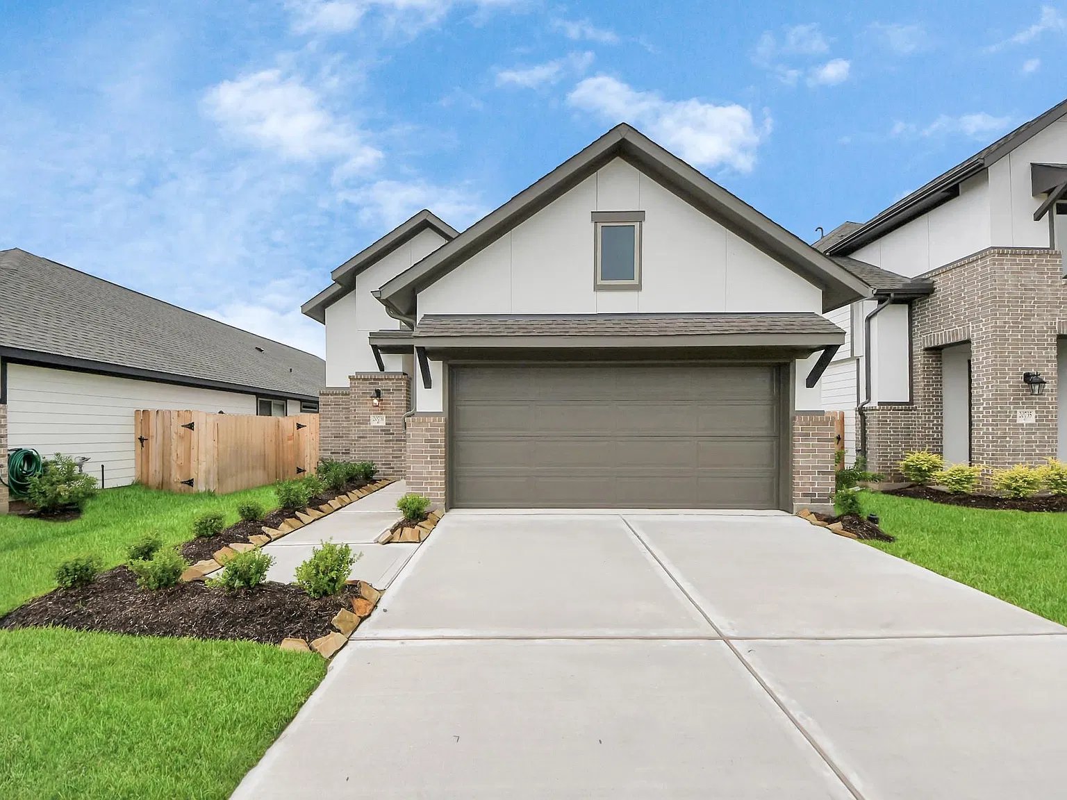 3 bed, 2.0 bath, 1869 sqft, $2,450 — Photo 2