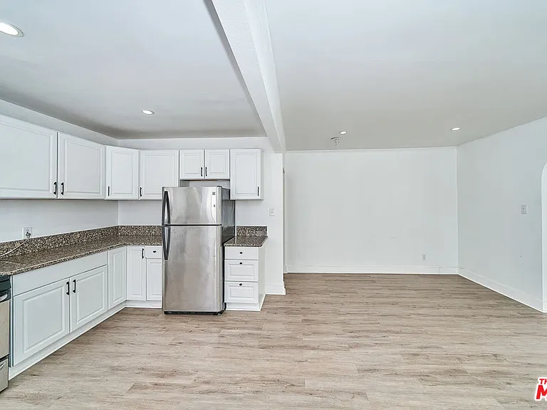 1329 S Tremaine Ave — Photo 17