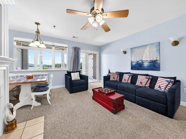 1245 Graves Harbor Trl #206, Huddleston, VA 24104