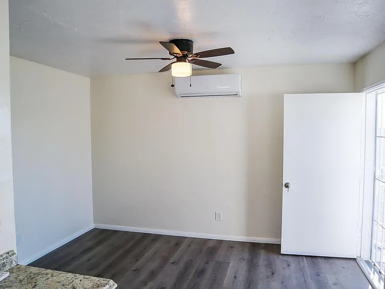 382 Vance St #B — Photo 3