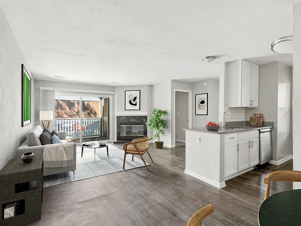 Luna Pointe apartments community photo