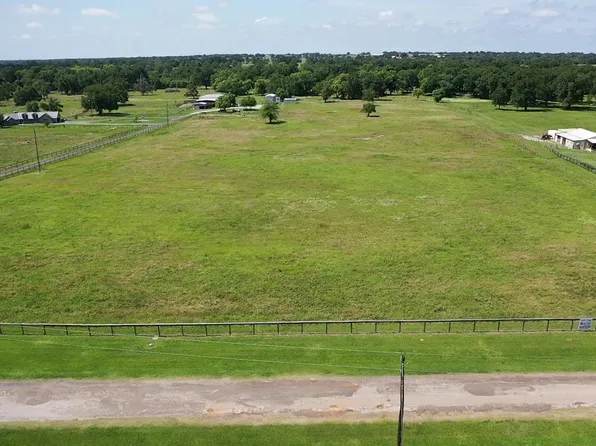 Derby Ln, Madisonville, TX 77864
