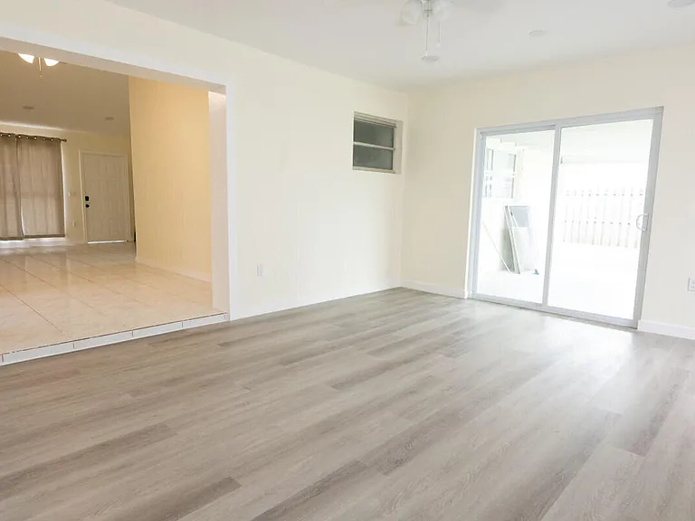 11500 NW 35th Pl — Photo 3