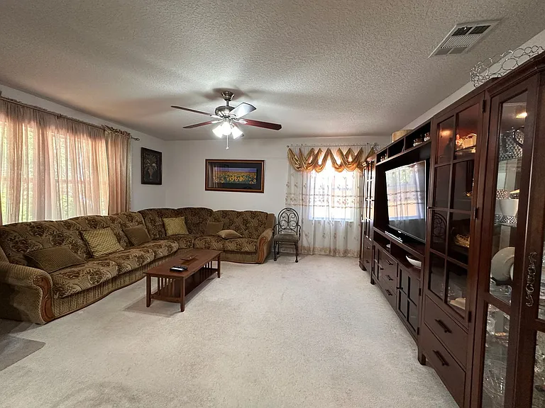 4600 E Moody Blvd #8M — Photo 3