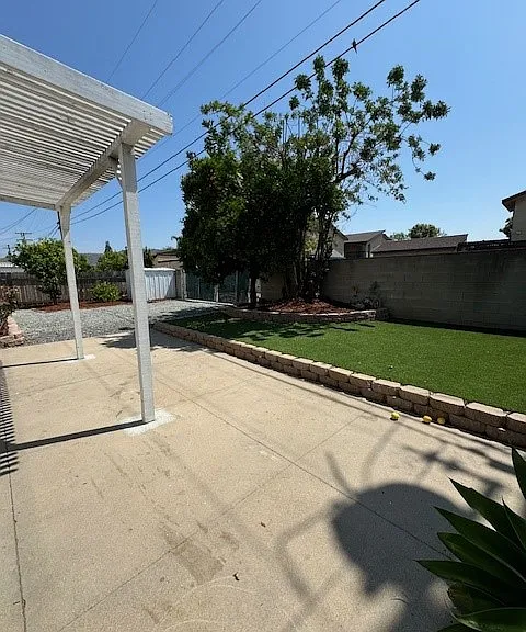 757 Applewood Dr — Photo 2