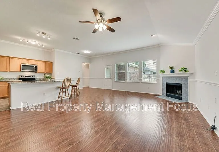 1004 Trickham Dr — Photo 7