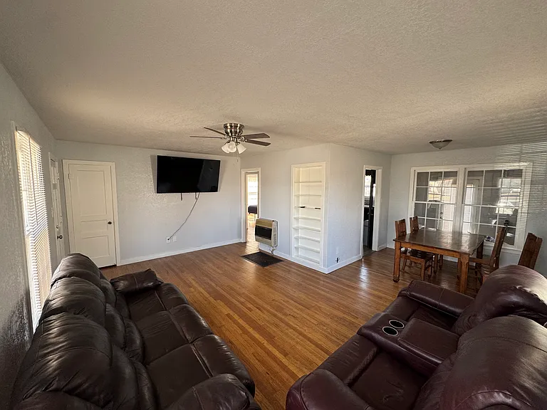 1401 Turner St — Photo 2