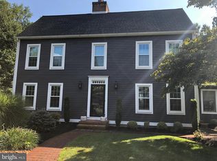 4 Cove Ct, Moorestown, NJ 08057