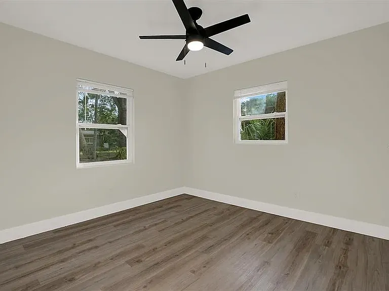 1352 Parkwood St — Photo 11