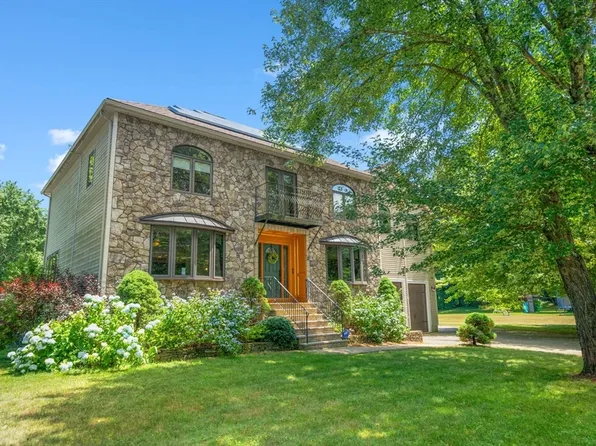 12 Coach Rd, Chelmsford, MA 01824