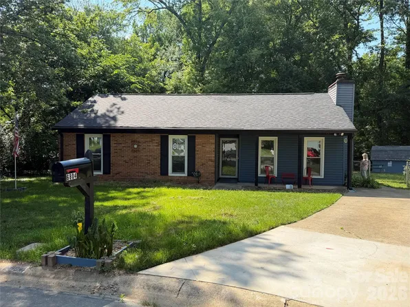 6804 Delta Lake Dr, Charlotte, NC 28215