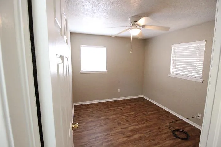 4029 N Nicklas Ave — Photo 9