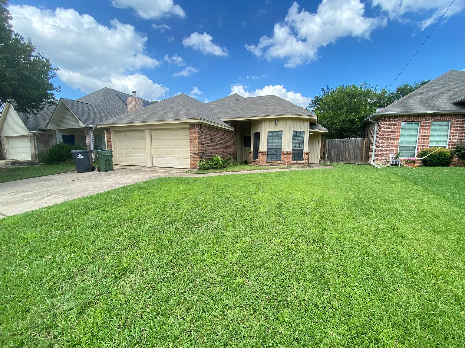 3 bed, 1845 sqft, $2,225 — Photo 2