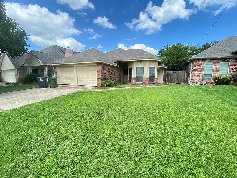 4131 Crossgate Ct — Photo 2