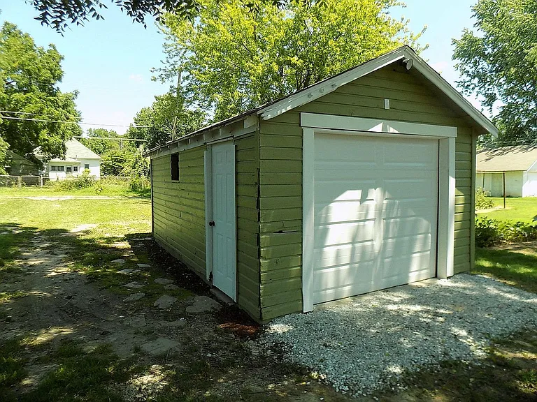 1701 W Thoman St — Photo 11