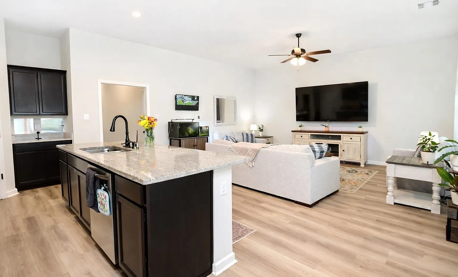 3 bed, 1782 sqft, $2,200 — Photo 4