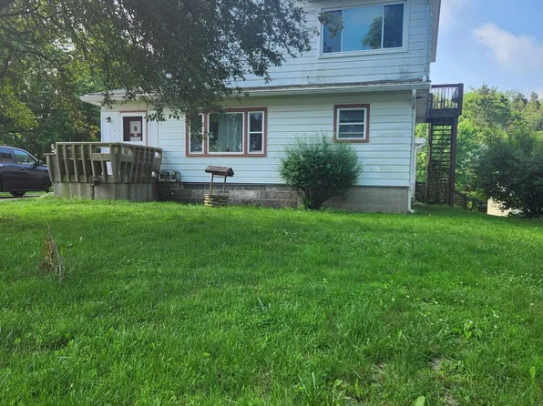 1453 Yeomans St, Ionia, MI 48846