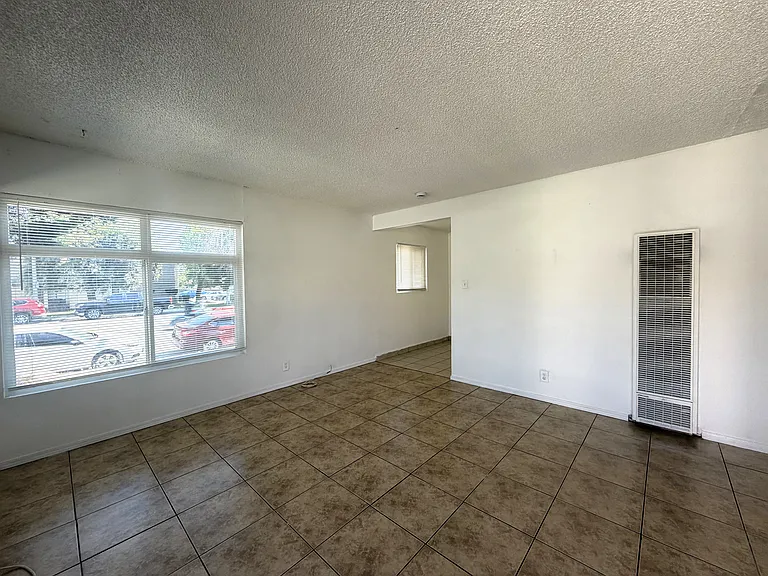 5174 San Bernardino St #C — Photo 3