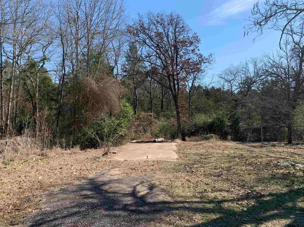 911 W Cayuga Dr, Athens, TX 75751