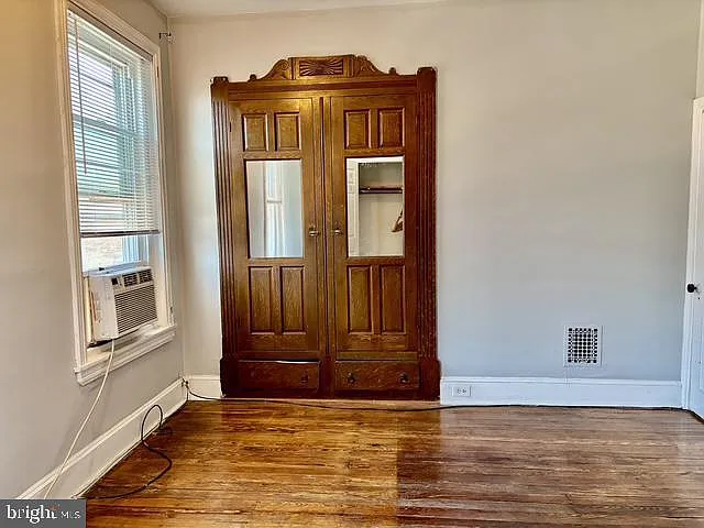 2503 Carpenter St — Photo 10
