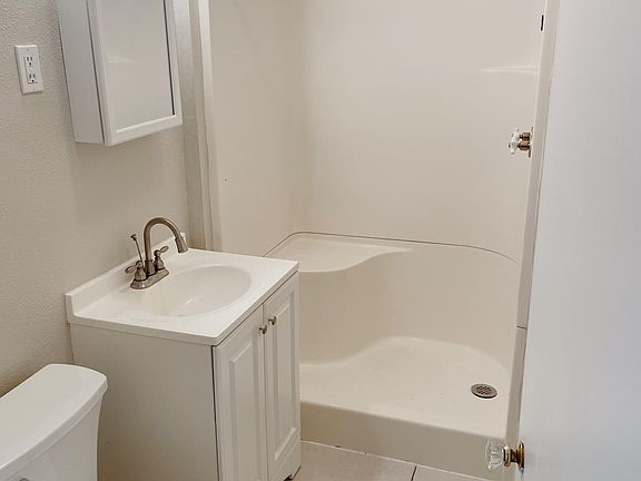 5th image of 306 N Connor Ave
