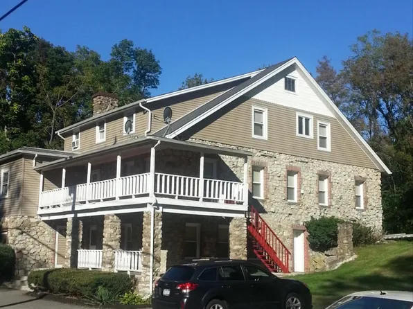 92 Old Glenham Rd #4, Fishkill, NY 12524