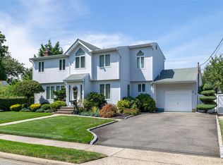27 Beverly Rd, Farmingdale, NY 11735