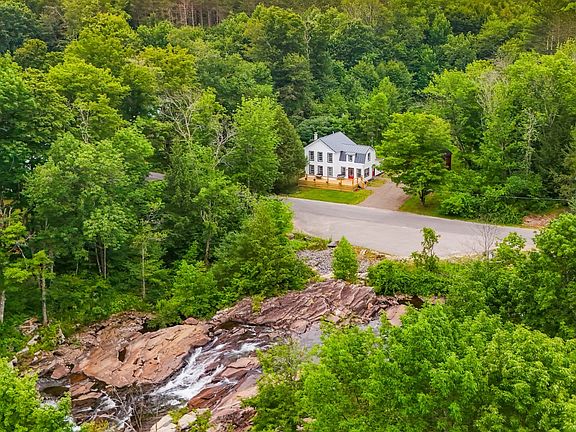 3rd image of 369 Fairview Rd