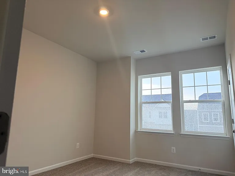 19 Forest Grove Ave — Photo 25
