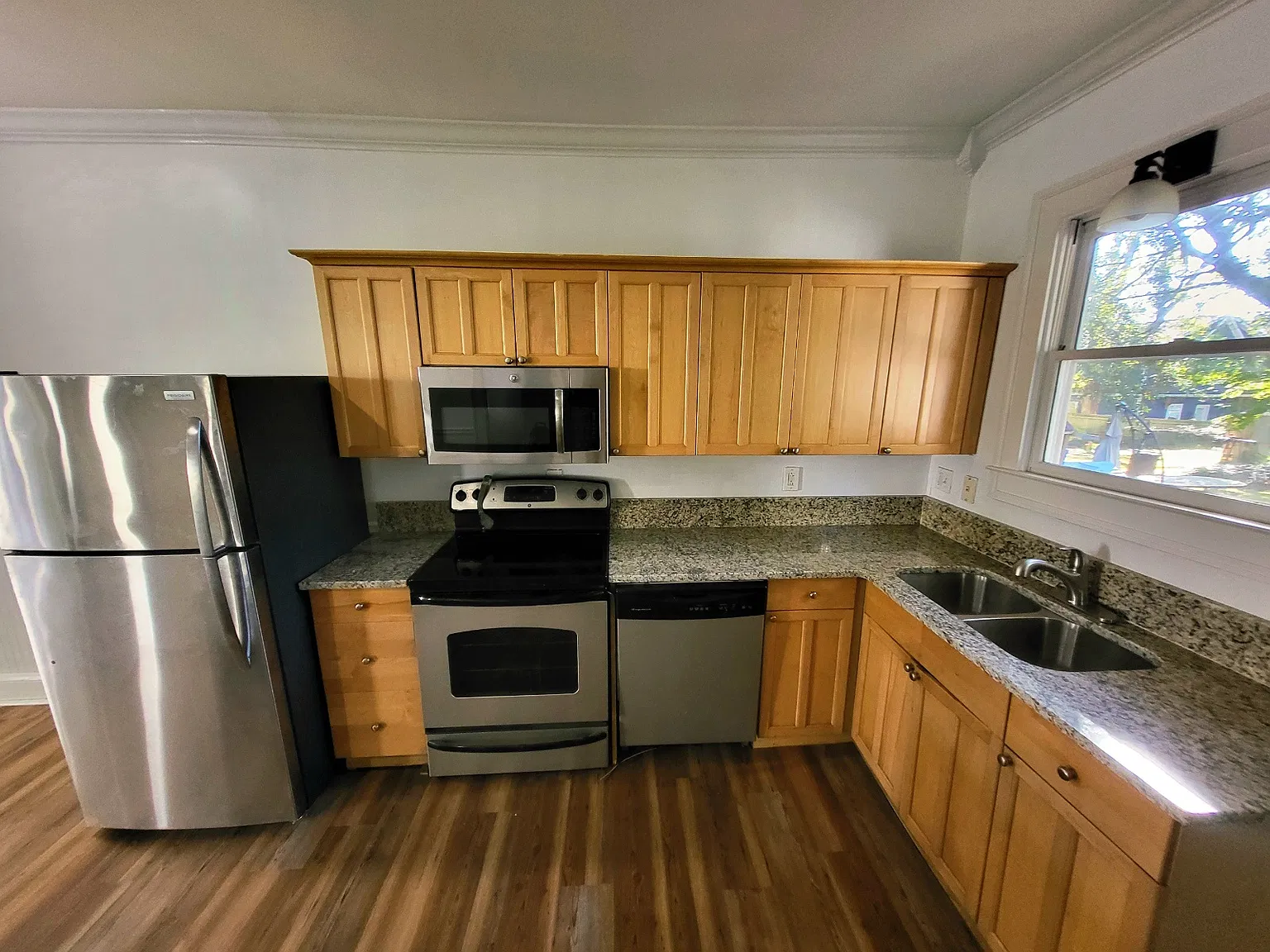 2 bed, 984 sqft, $2,000 — Photo 4