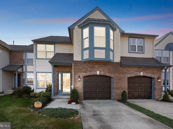 6 Summerhill Ln, Medford, NJ 08055
