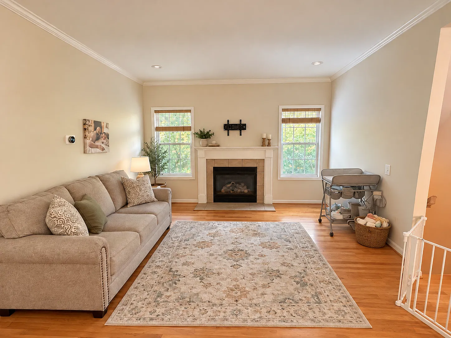 2 bed, 2.5 bath, 1400 sqft, $2,000 — Photo 3