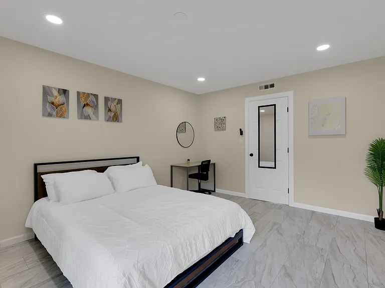 1104 F St #2 — Photo 9