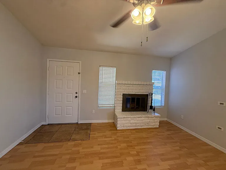2527 S Maple Ave #102 — Photo 21